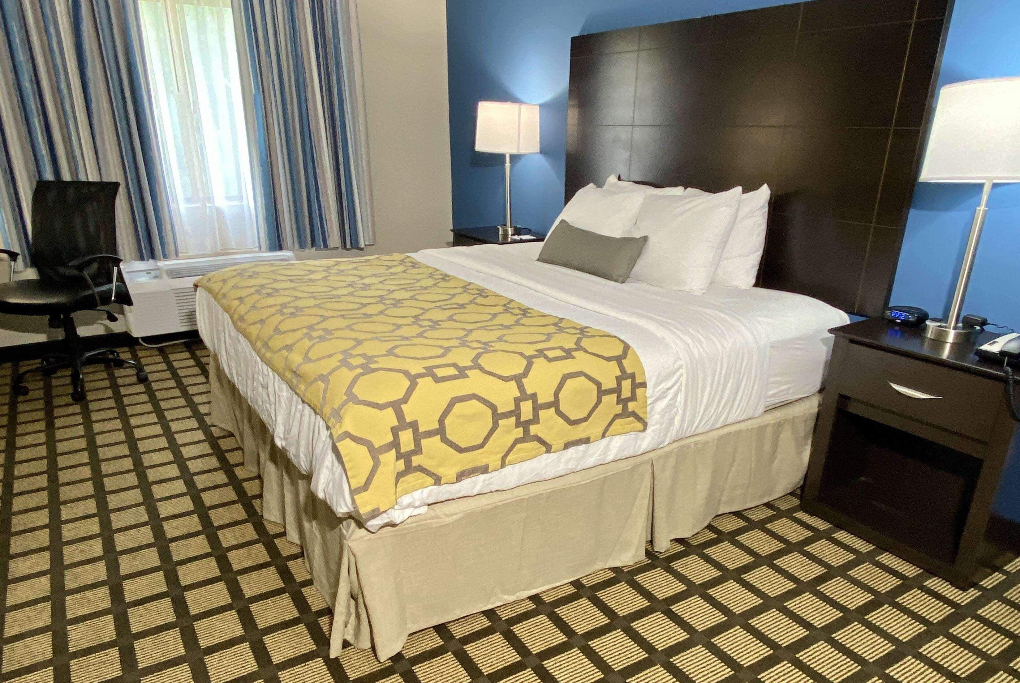 Baymont By Wyndham Albany Airport Hotel