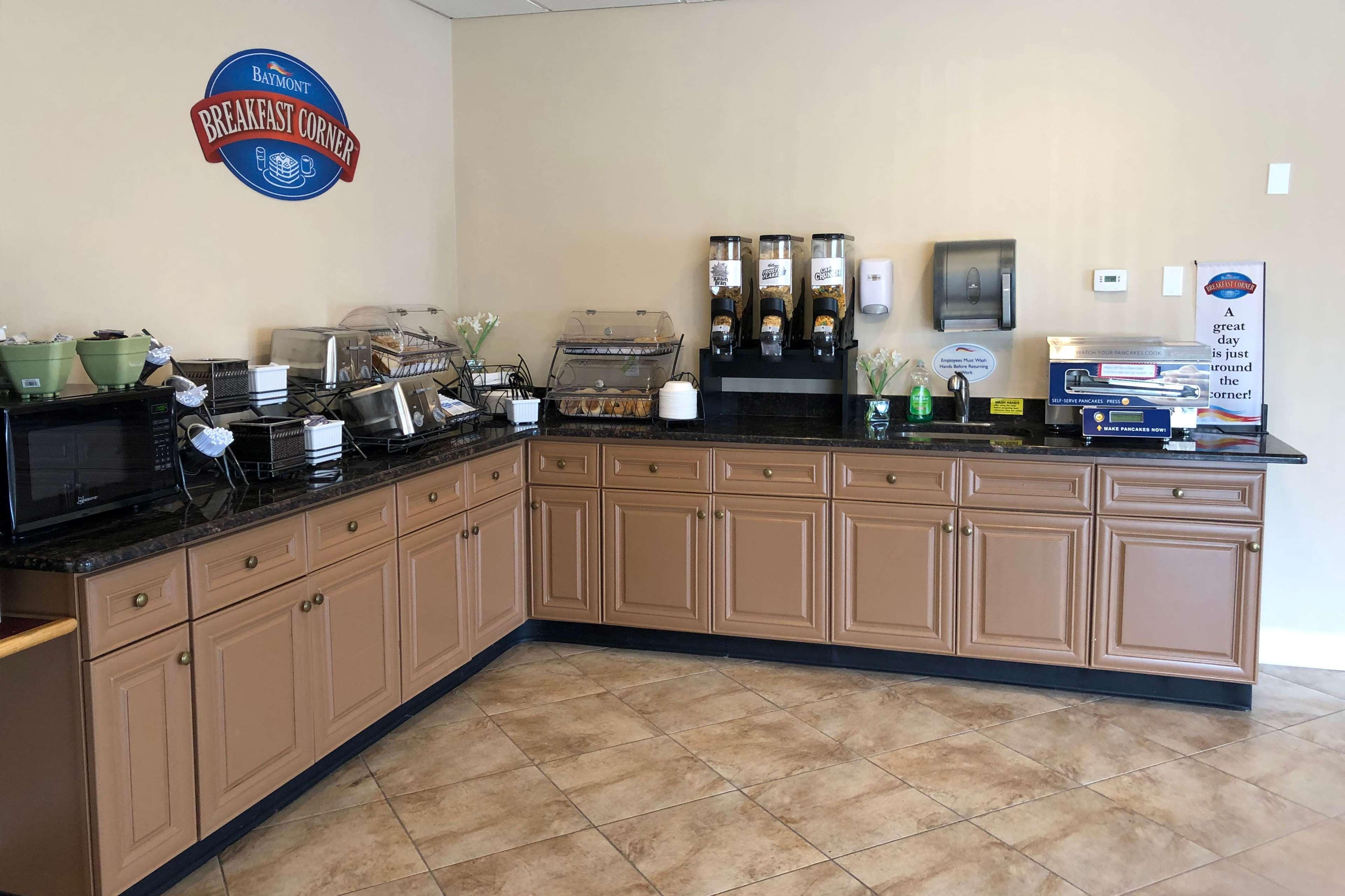 Baymont By Wyndham Albany Airport Latham